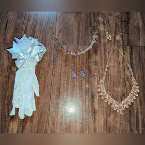 Elegant Jewelry and Glove Set